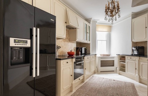 West Kensington Apartment | Fitzjames-Avenue IV by onefinestay