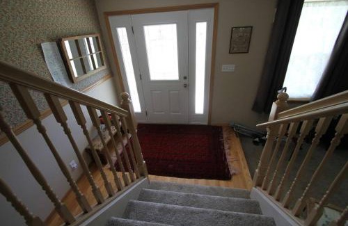 Moses Lake House | Five Bedroom Colonial Style Home