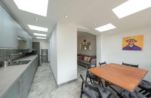 Horfield House | Five bedroom house in Douglas road