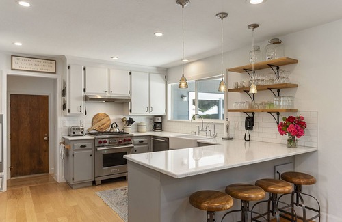 Forestville House | Five Oaks ~ Family Ranch House with Pool. Walk to Town