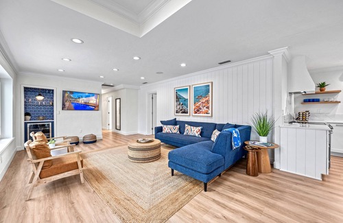 Saint Armands Key House | Five Palms-Indulge in a Stunning Lido Key Retreat with Private Pool, Firepit, and Steps to the Beach