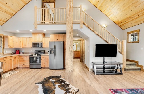Bigfork Cabin | Five separate cabins ideal for a group getaway, near Flathead Lake & Glacier