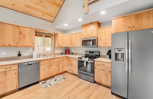 Bigfork Cabin | Five separate cabins ideal for a group getaway, near Flathead Lake & Glacier