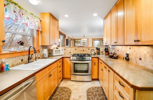 Bigfork Cabin | Five separate cabins ideal for a group getaway, near Flathead Lake & Glacier