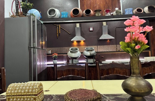 New Delhi Villa | Five Star Hotel feel- Luxurious bungalow with Huge American style kitchen