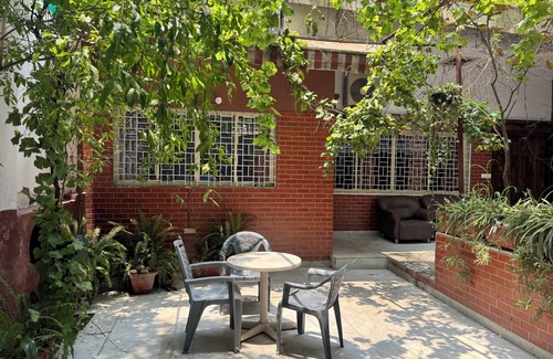 New Delhi Villa | Five Star Hotel feel- Luxurious bungalow with Huge American style kitchen