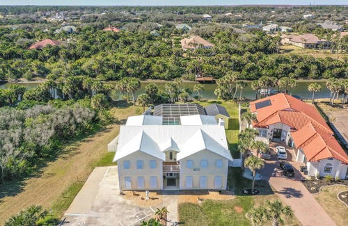 Painters Hill Apartment | Flagler Beach Bed and Breakfast Pool jaccuzzi Suite