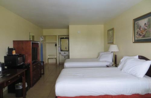 Lake Brownwood Hotel | Flagship Inn