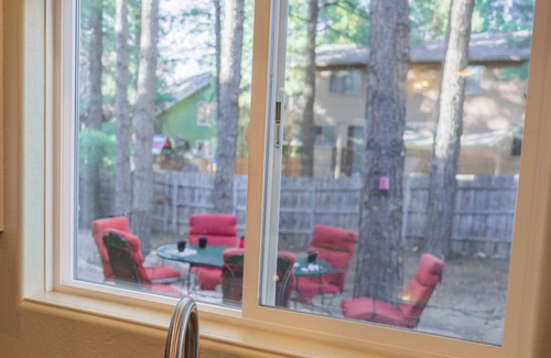 Ponderosa Trails House | Flagstaff 4BR Forest Retreat | Walk to Trails & NAU