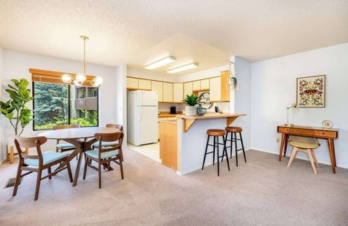 Flagstaff Apartment | Flagstaff Country Club | Mid-Century Condo Stay