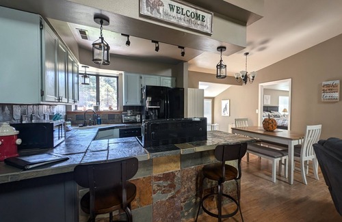 Mountainaire House | Flagstaff getaway! Dog Friendly, No Fee - Hot Tub - Fire Pit - Central A/C