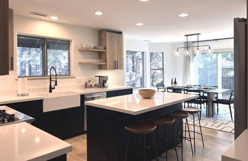 Ponderosa Trails House | Flagstaff Trendy Mountain Getaway Perfect for Families with Large Backyard