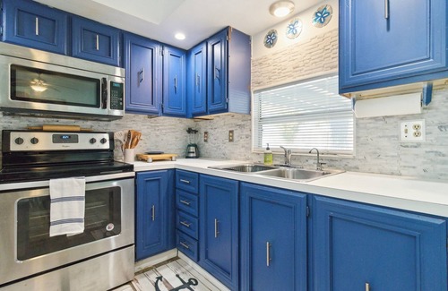 Flamingo Bay Cottage | Flamingo Bay Cottage 3 Bedroom Cottage by RedAwning