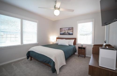 Lochwood House | Flamingo Lane House - Entire House 3BD2BA w Peloton & Tesla Chgr