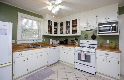 East Pensacola Heights House | Flamingo Pad: Dog Friendly, Downtown, Pensacola Beach!