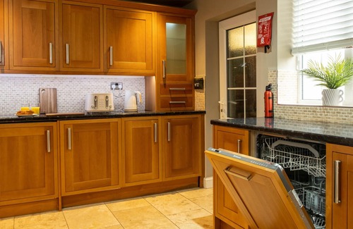 Welford House | Flamingo Retreat - Stunning home with garden & parking
