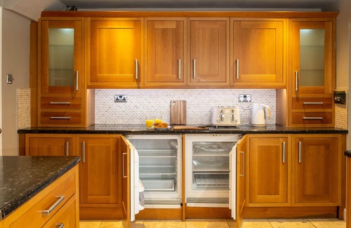 Welford House | Flamingo Retreat - Stunning home with garden & parking