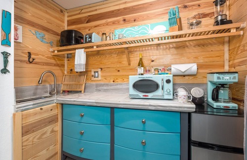 Walsingham Apartment | Flamingo Tropical Escape - only 4 miles to beaches