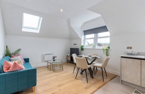 Leatherhead Apartment | Flat 1 Saarb Apartments
