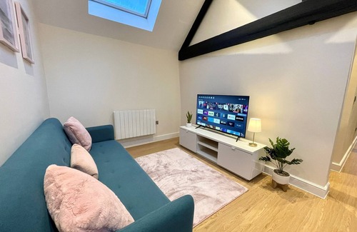 Saffron Walden Apartment | Flat 10A-Cosy & stylish central apartment