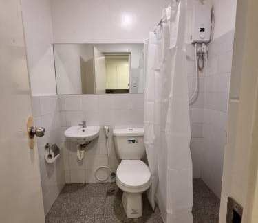 Las Pinas Hotel | Flat 35, Unit 1C