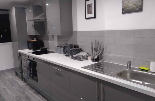 Yeadon Apartment | Flat 407 City View Apartment