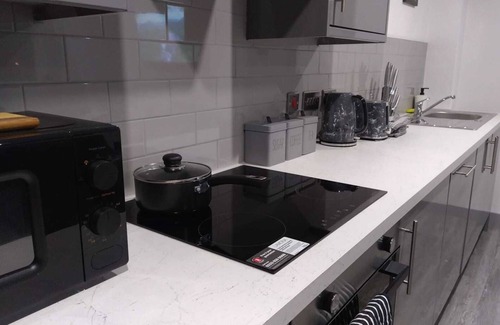 Yeadon Apartment | Flat 407 City View Apartment