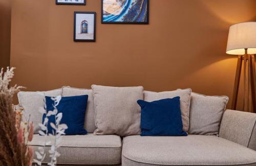 Cullercoats Apartment | Flat 5 Minutes From The Beach - Street Parking