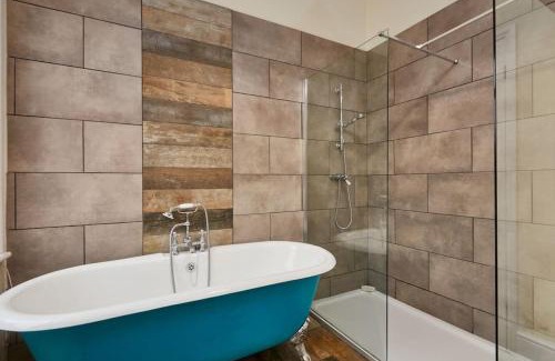 Cullercoats Apartment | Flat 5 Minutes From The Beach - Street Parking