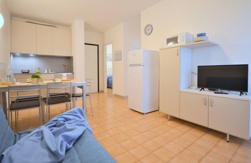 Bibione Apartment | Flat in a building with pool
