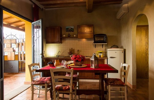 Lari Apartment | Flat in Lari, A/C, terrace, pool, restaurant, Wi-Fi, close to the village, La