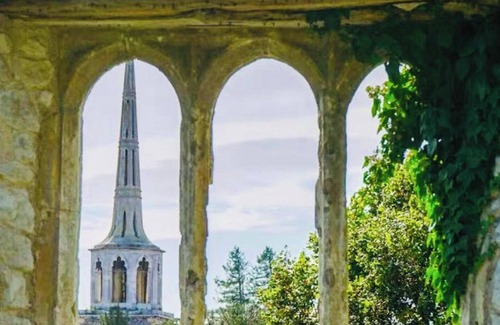 Wallingford Apartment | Flat - Sleeps 2 - Parking - Patio