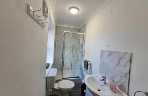 Bridgend Apartment | Flat - Sleeps 4 - WiFi