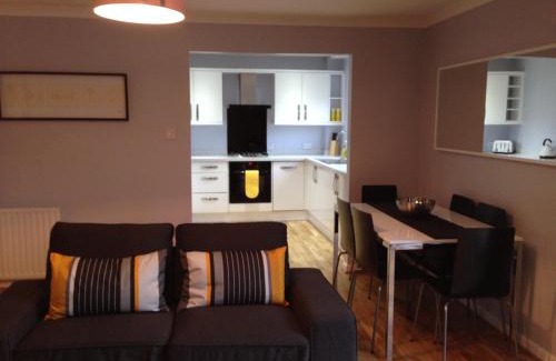 East Kilbride Apartment | Flat Three, 212 Eaglesham Road, East Kilbride, Glasgow