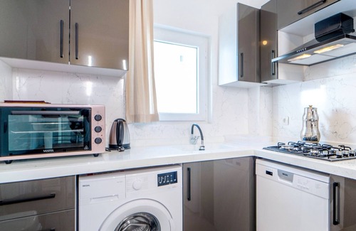 Turgutreis City Center Apartment | Flat w Balcony Garden 3 min to Beach in Bodrum