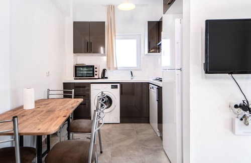 Turgutreis City Center Apartment | Flat w Balcony Garden 3 min to Beach in Bodrum