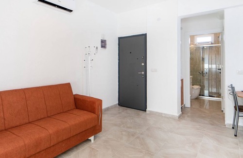 Turgutreis City Center Apartment | Flat w Balcony Garden 3 min to Beach in Bodrum