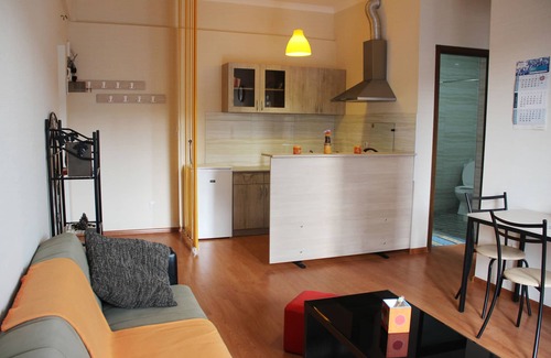 Saburtalo Apartment | Flat with Balcony at University Metro Station
