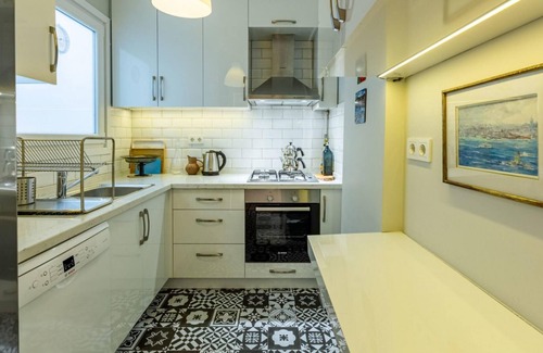 Rumeli Hisari Apartment | Flat with Bosphorus View near Shore in Sariyer