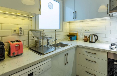 Rumeli Hisari Apartment | Flat with Bosphorus View near Shore in Sariyer