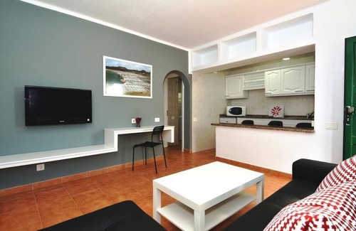 Los Pocillos Apartment | Flat with terrace for 2 adults and 1 child