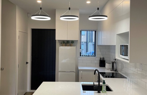 Flat Bush House | Flatbush Holiday Accommodation, 2 Bedroom TownHouse | Apartment KK11