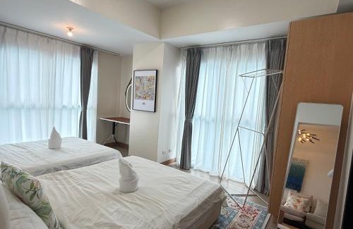 Tambo Apartment | Flawless Luxurious 2 Bedrooms Seaview Facing Manila Bay Sunset, Airports, Okada, Solaire, MOA with free parking