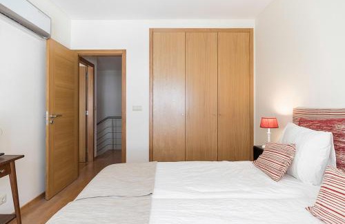 Alfama Apartment | Flea Market Alfama House (Patio/Pool/AC/Garage)