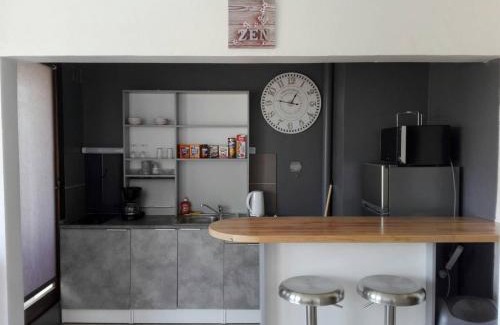 Sens Apartment | Fleur d'orchidée studio 99