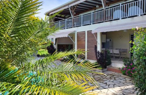 Sainte-Rose Apartment | Fleur de canne