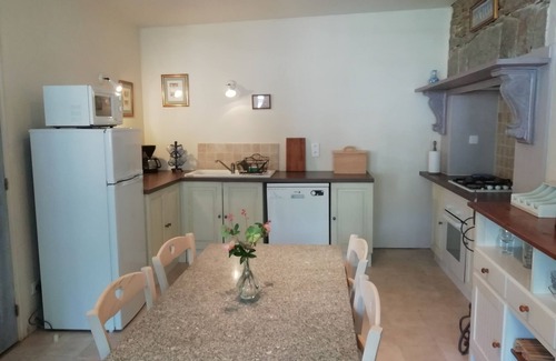 Lanvallay Apartment | Fleur de Lys (2 Bedrooms, Sleeps 4)