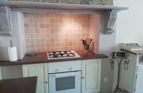 Lanvallay Apartment | Fleur de Lys (2 Bedrooms, Sleeps 4)