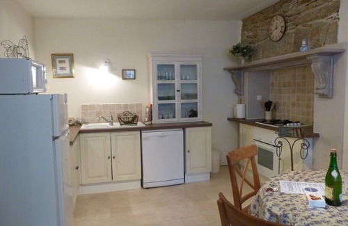 Lanvallay Apartment | Fleur de Lys (2 Bedrooms, Sleeps 4)