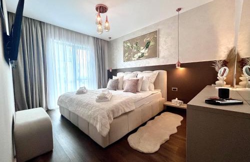 Sibiu Apartment | FLH - La Vie En Rose Gold w Balcony & Free Parking